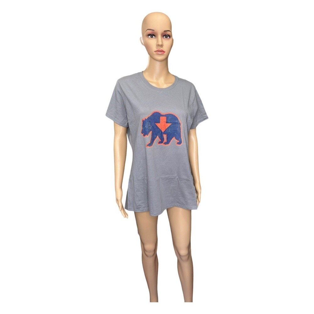 Women’s  Basic Gray T-shirt with bear. Gray. Size Large.